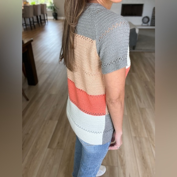 Short Sleeve Color Block Sweater - Small - Picture 4 of 10